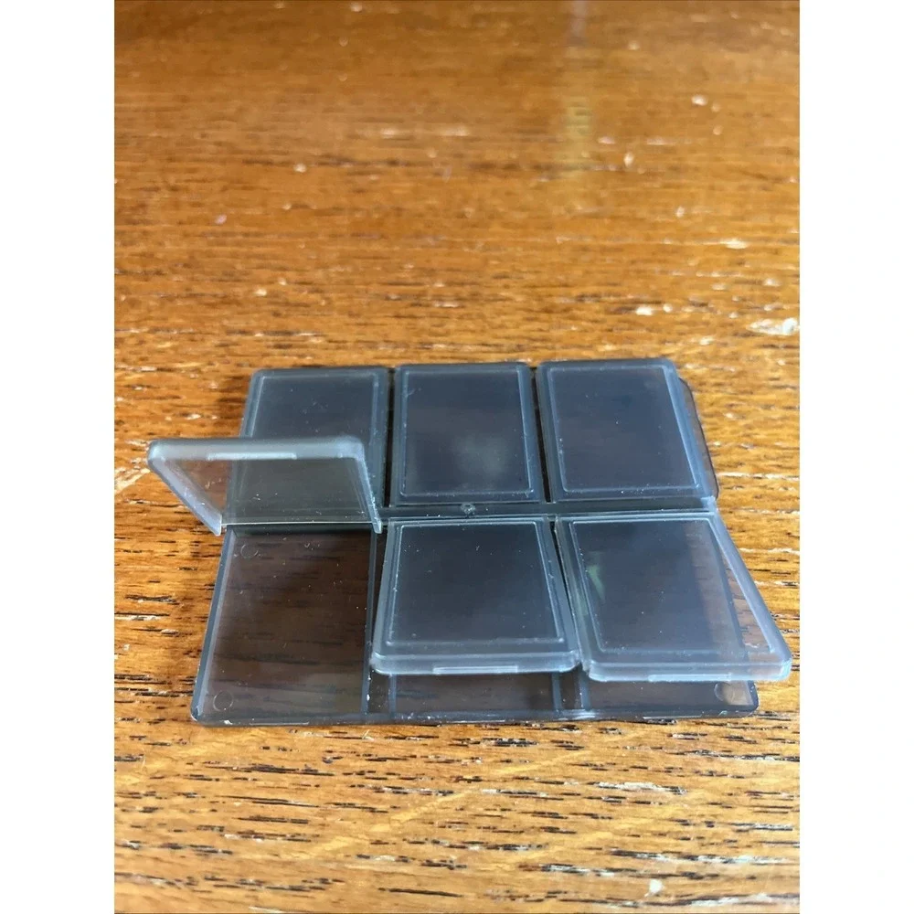 SD SDHC SDXC Memory Card Foldable Hard Plastic Case - Holds 6 Memory Cards